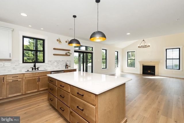 19507 FISHER AVE, Poolesville, MD 20837