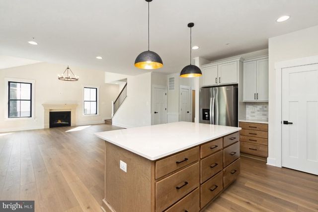 19507 FISHER AVE, Poolesville, MD 20837