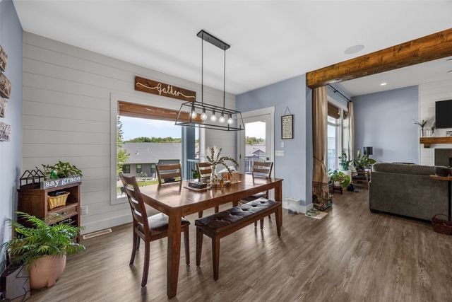 6310 River Parkway NE, Cedar Rapids, IA 52411