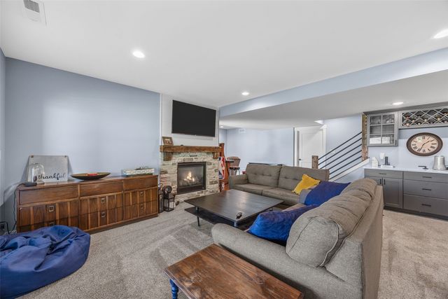6310 River Parkway NE, Cedar Rapids, IA 52411