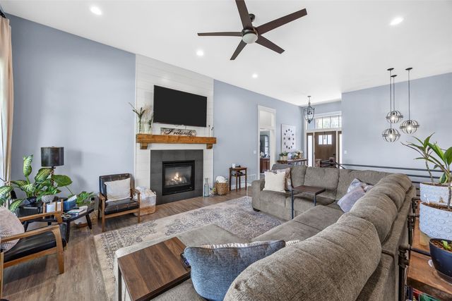 6310 River Parkway NE, Cedar Rapids, IA 52411