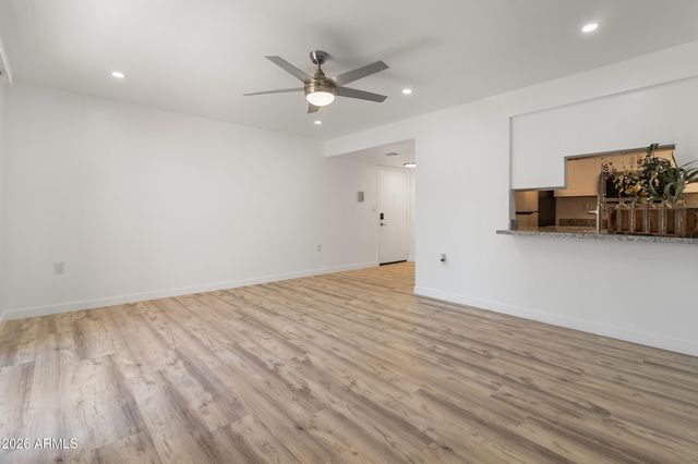 3033 E DEVONSHIRE Avenue 2033, Phoenix, AZ 85016