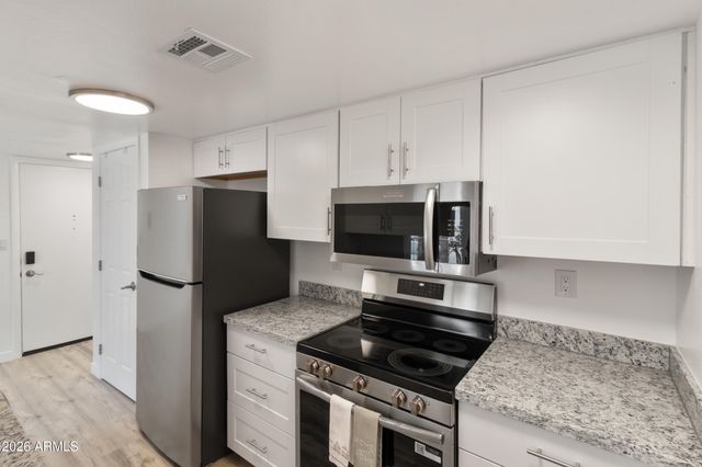 3033 E DEVONSHIRE Avenue 2033, Phoenix, AZ 85016