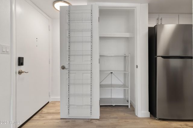 3033 E DEVONSHIRE Avenue 2033, Phoenix, AZ 85016