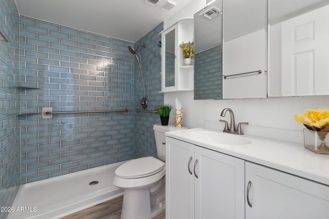 3033 E DEVONSHIRE Avenue 2033, Phoenix, AZ 85016