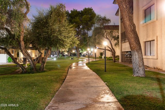 3033 E DEVONSHIRE Avenue 2033, Phoenix, AZ 85016