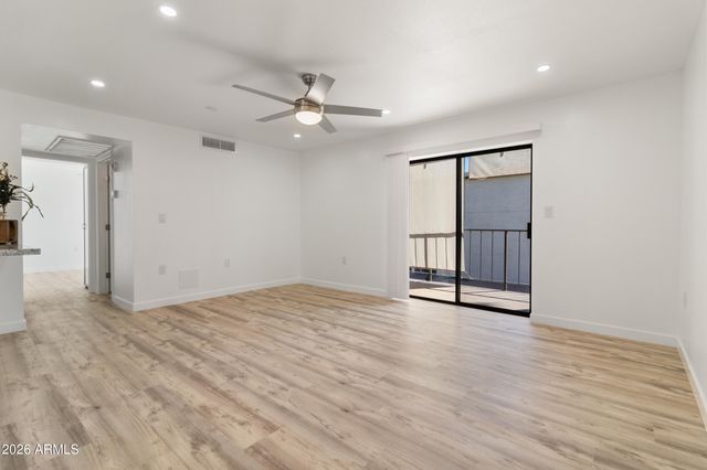 3033 E DEVONSHIRE Avenue 2033, Phoenix, AZ 85016