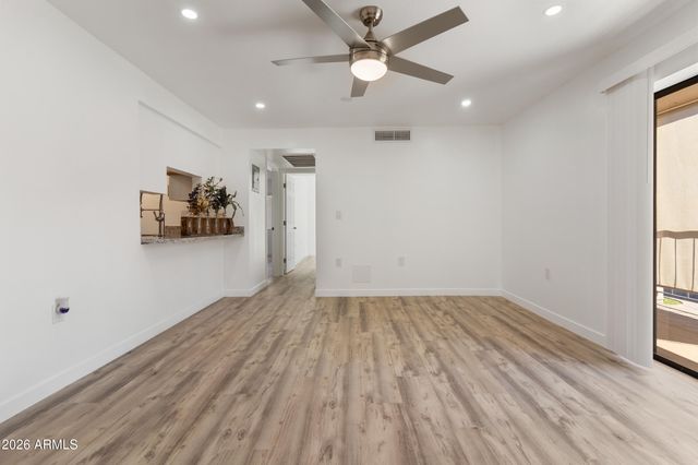 3033 E DEVONSHIRE Avenue 2033, Phoenix, AZ 85016