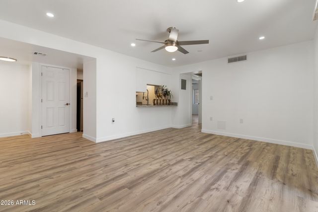 3033 E DEVONSHIRE Avenue 2033, Phoenix, AZ 85016