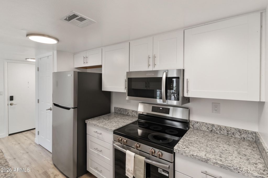 3033 E DEVONSHIRE Avenue 2033, Phoenix, AZ 85016 — photo 3