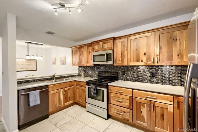 2330 E Fremont Avenue J, Centennial, CO 80122