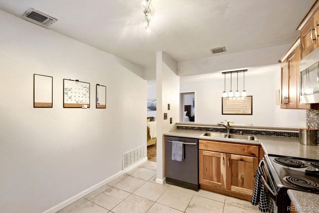 2330 E Fremont Avenue J, Centennial, CO 80122
