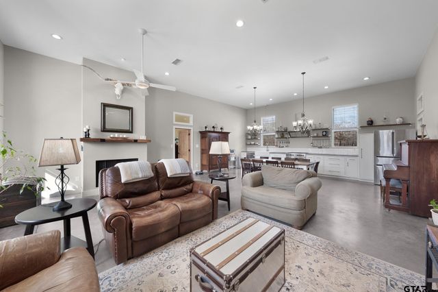 2640 County Road 1030 NW, Mt Vernon, TX 75457