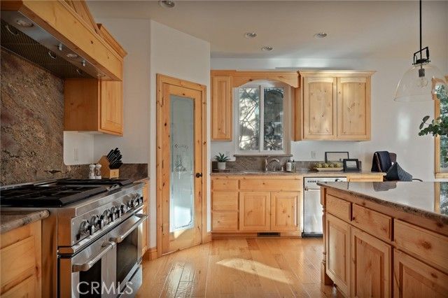 27539 W Shore, Lake Arrowhead, CA 92352