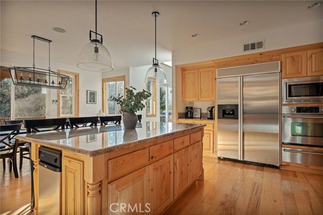 27539 W Shore, Lake Arrowhead, CA 92352