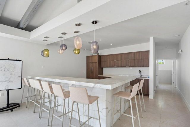 2457 Collins Avenue 504, Miami Beach, FL 33140
