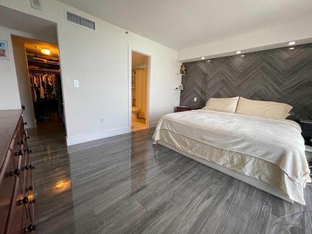 2457 Collins Avenue 504, Miami Beach, FL 33140