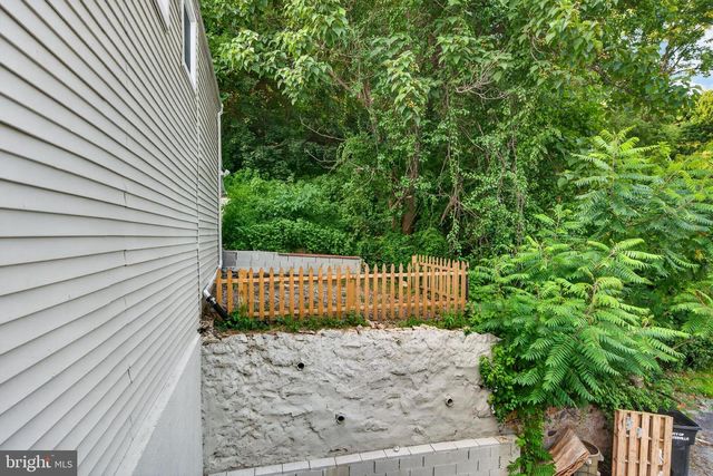 377 MOUNT PLEASANT ST, Coatesville, PA 19320
