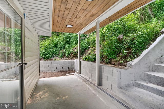 377 MOUNT PLEASANT ST, Coatesville, PA 19320