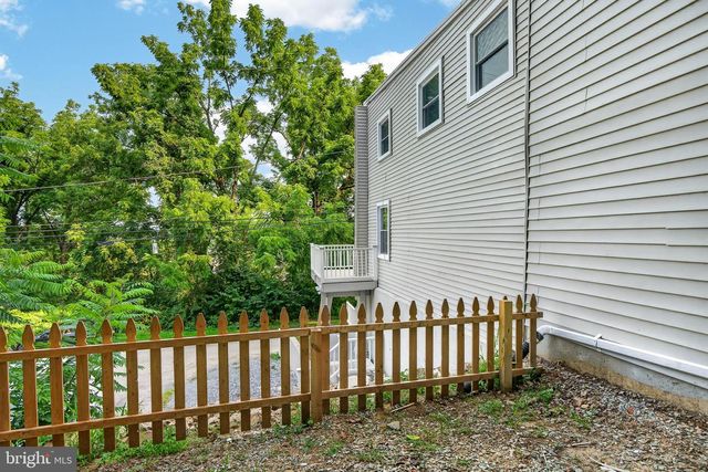 377 MOUNT PLEASANT ST, Coatesville, PA 19320