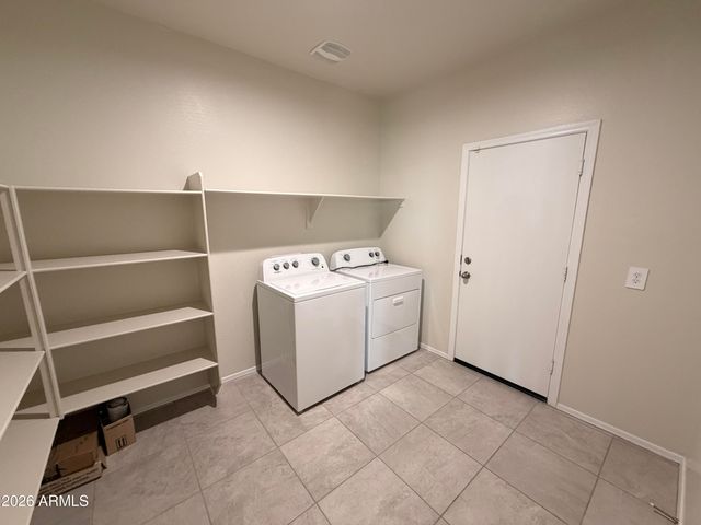 18609 W BRONCO Trail, Wittmann, AZ 85361