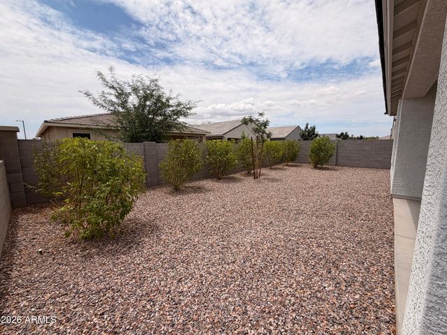 18609 W BRONCO Trail, Wittmann, AZ 85361