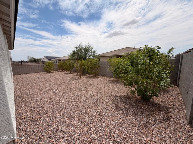 18609 W BRONCO Trail, Wittmann, AZ 85361