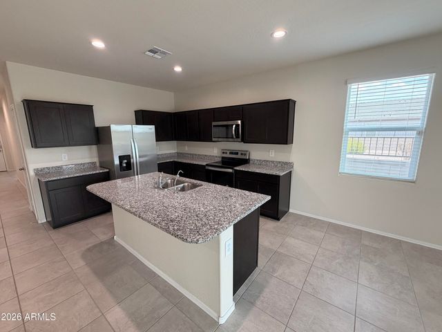 18609 W BRONCO Trail, Wittmann, AZ 85361