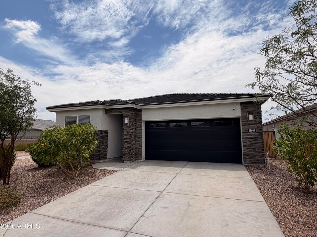 18609 W BRONCO Trail, Wittmann, AZ 85361