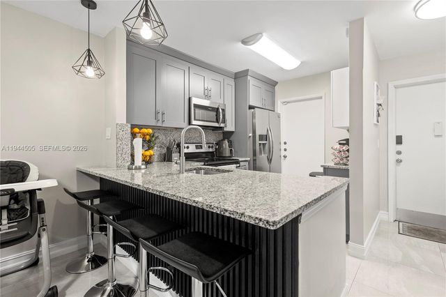 400 SE 10th St 103, Deerfield Beach, FL 33441