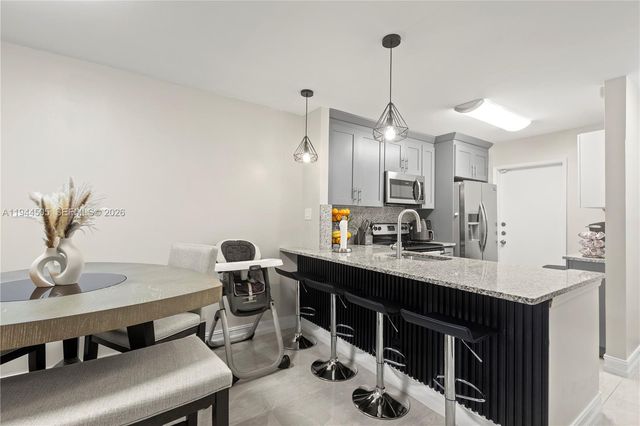 400 SE 10th St 103, Deerfield Beach, FL 33441