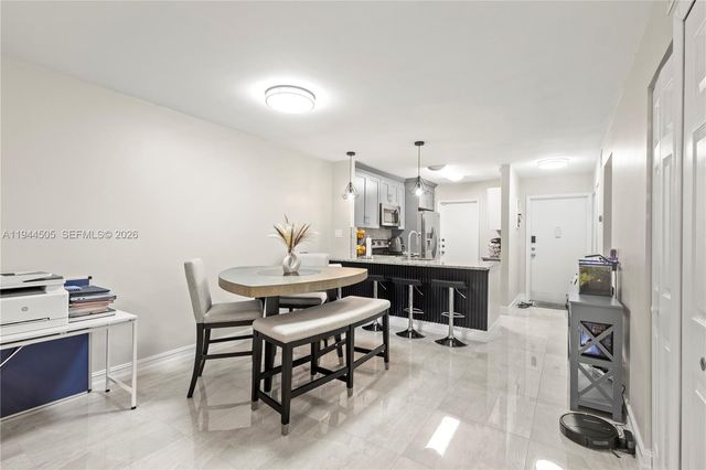 400 SE 10th St 103, Deerfield Beach, FL 33441