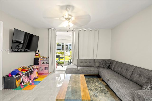 400 SE 10th St 103, Deerfield Beach, FL 33441