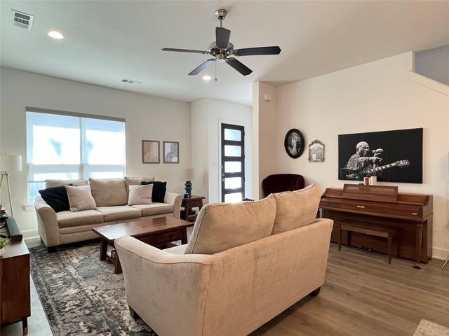 2823 Stanley Avenue, Fort Worth, TX 76110