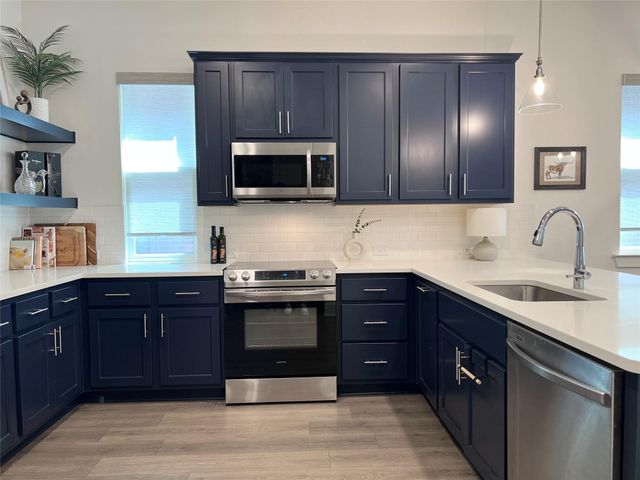 2823 Stanley Avenue, Fort Worth, TX 76110