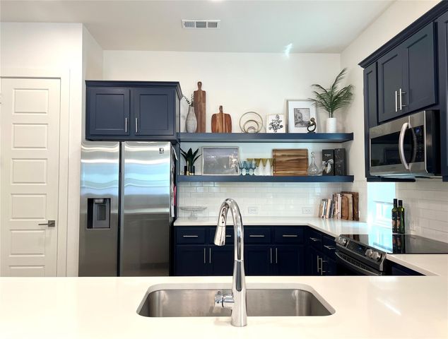 2823 Stanley Avenue, Fort Worth, TX 76110