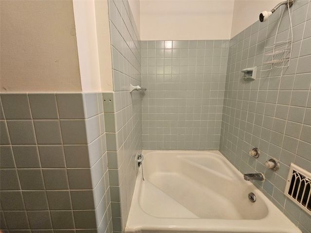 323 W 7TH Street, Erie, PA 16502