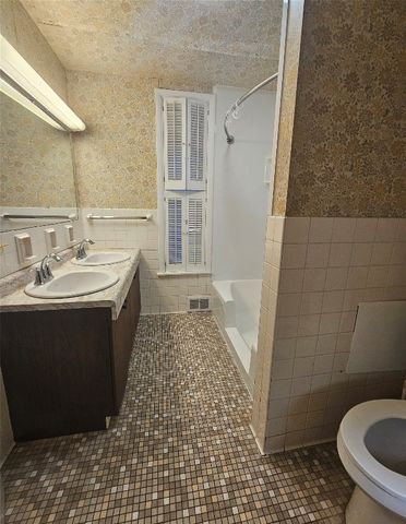 323 W 7TH Street, Erie, PA 16502