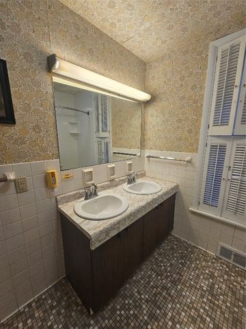 323 W 7TH Street, Erie, PA 16502