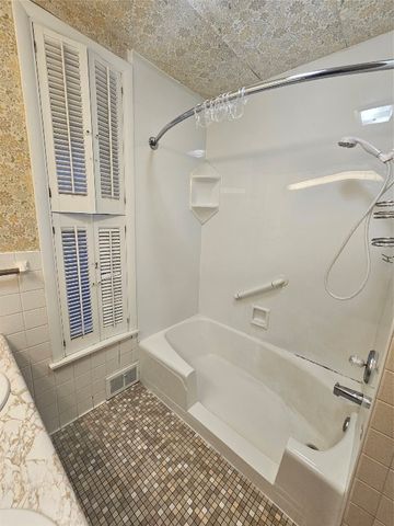 323 W 7TH Street, Erie, PA 16502