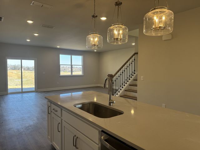 136 Dahlia Dr, La Vergne, TN 37086