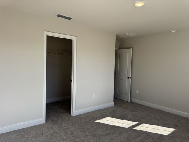 136 Dahlia Dr, La Vergne, TN 37086