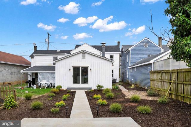 113 N YORK ST, Mechanicsburg, PA 17055