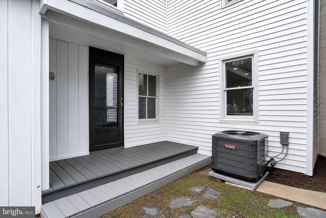 113 N YORK ST, Mechanicsburg, PA 17055