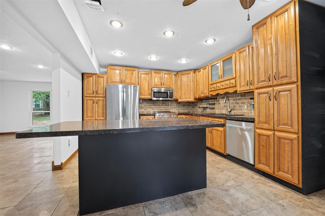 2716 Echo Street, The Woodlands, TX 77380