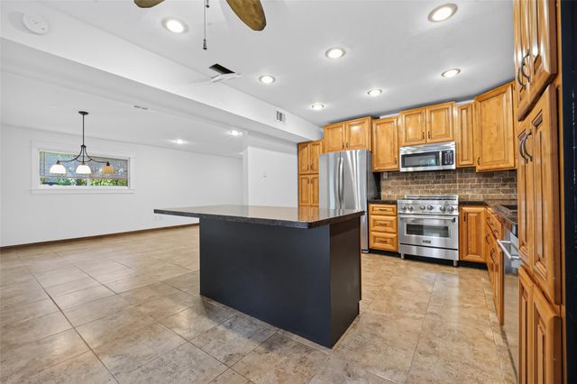 2716 Echo Street, The Woodlands, TX 77380