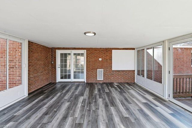 18 Fort Worth ST, Hampton, VA 23669