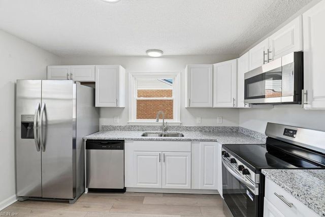 18 Fort Worth ST, Hampton, VA 23669