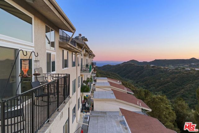 2385 Roscomare Road F10, Los Angeles, CA 90077