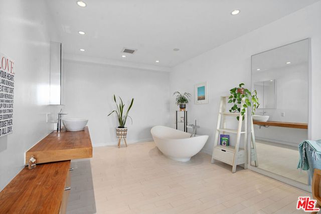 2385 Roscomare Road F10, Los Angeles, CA 90077